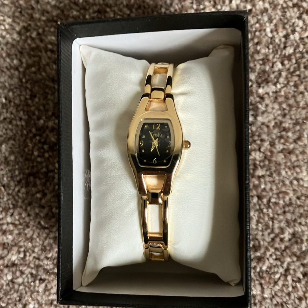 Trelu-NWOT-Lady’s Watch-Gold Tone